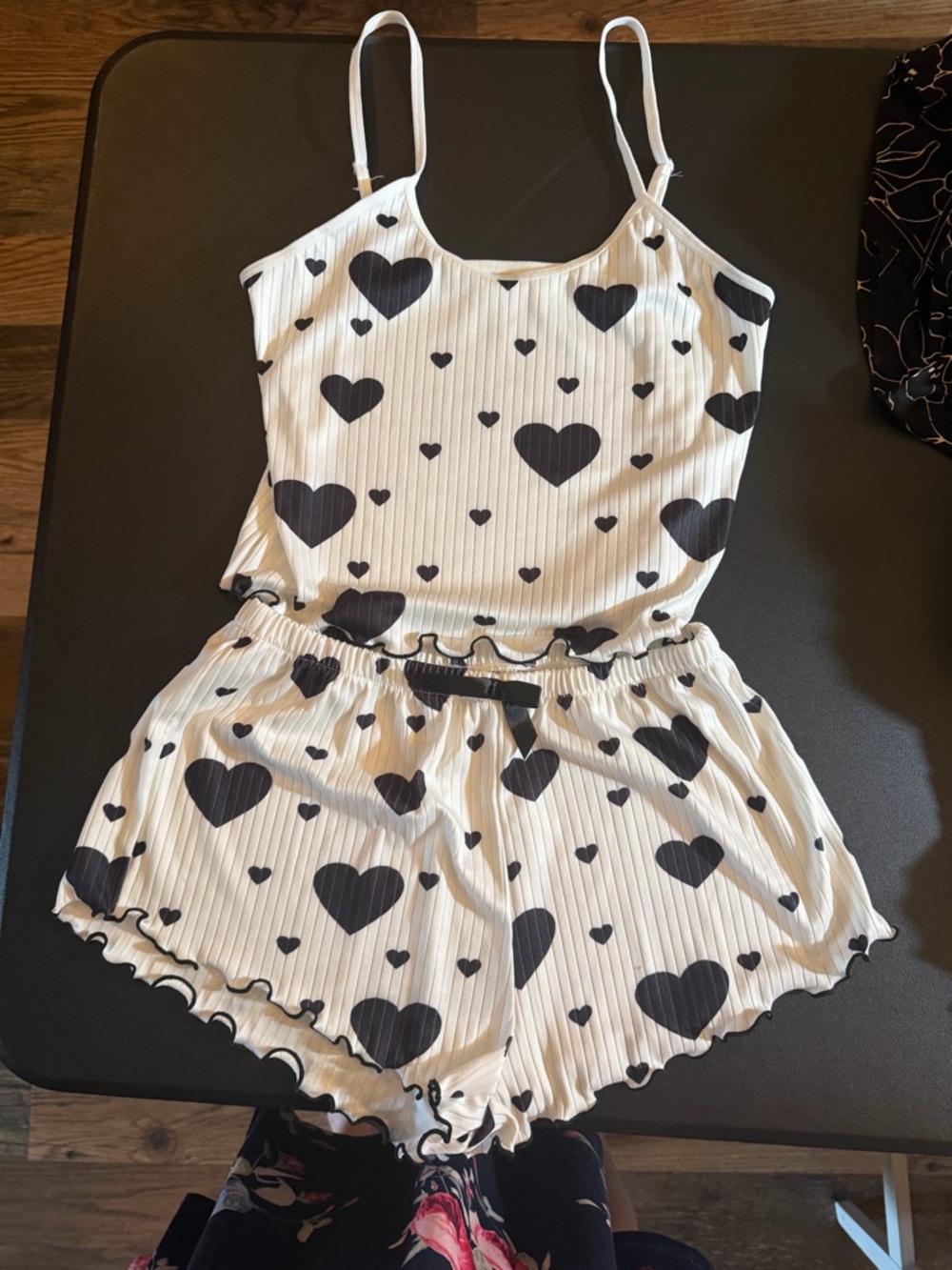 White Heart Print Ribbed Cami & Short sleepwear. NWOT in package. Size Large - Picture 3 of 8